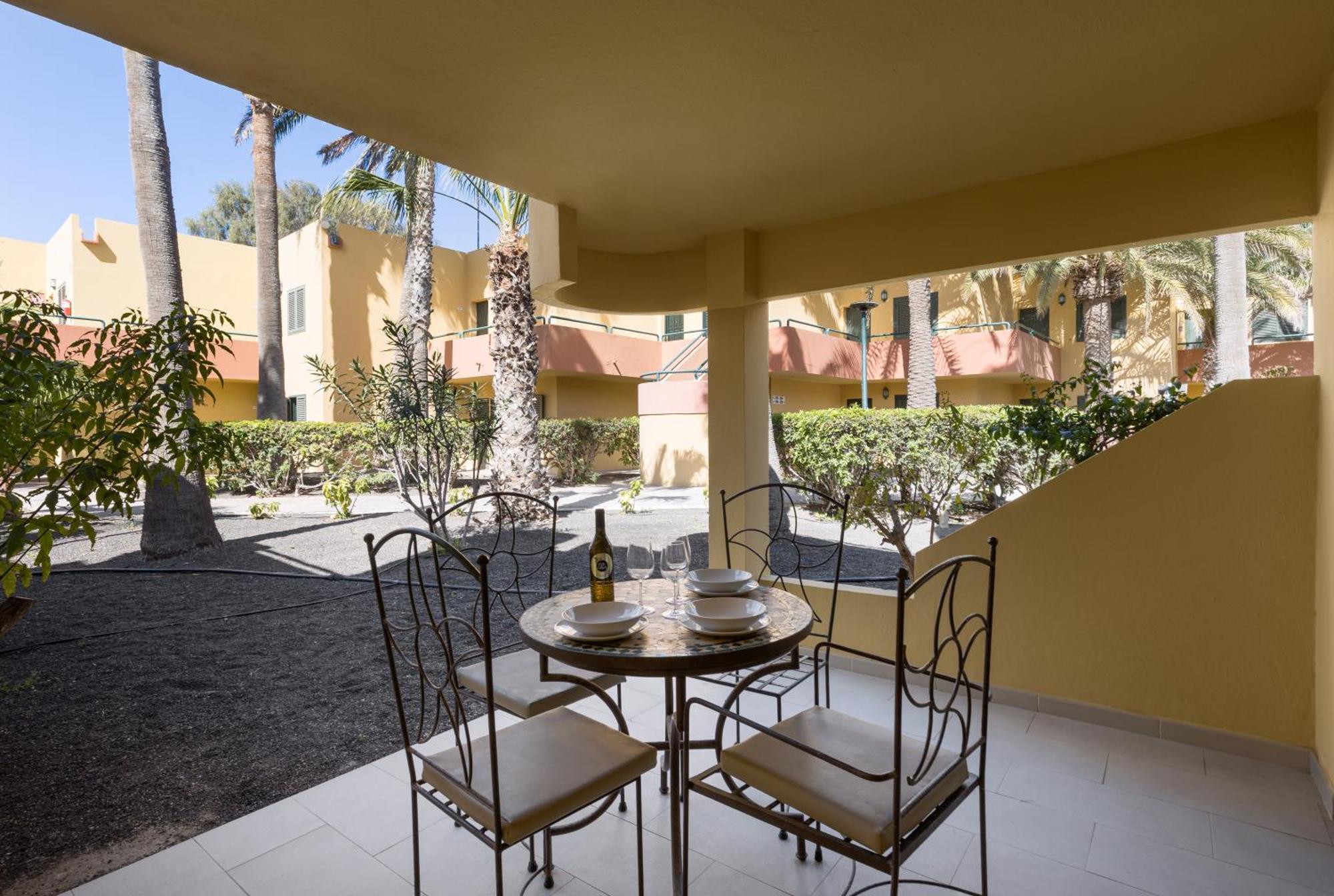 Home2Book Pool & Tennis Court Cozy Apt, Коралео Екстериор снимка