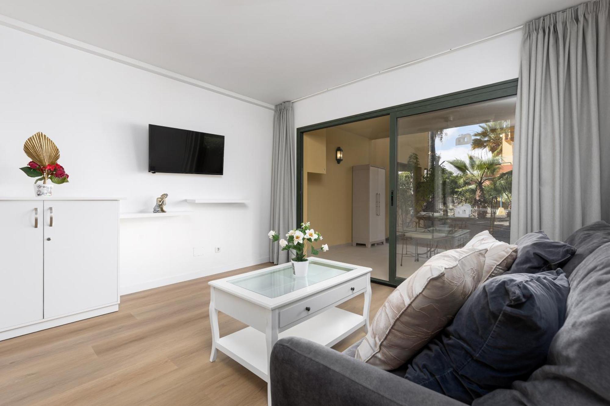 Home2Book Pool & Tennis Court Cozy Apt, Коралео Екстериор снимка